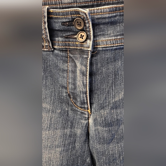 New York & Company Women's Blue Distressed Denim Shorts ~ Size 4 - Picture 3 of 9